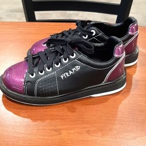 Women's bowling shoes